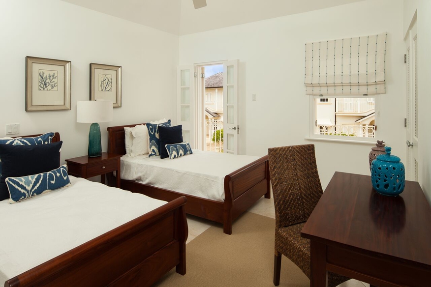 Bedroom with double bed1